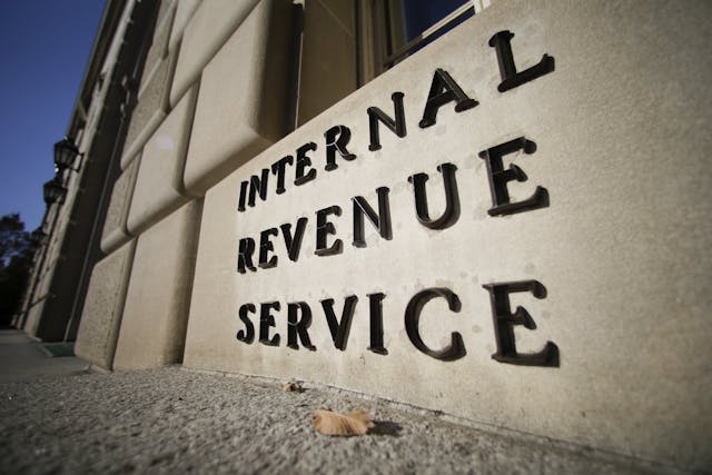 From Dawn till Dusk, Protesters Gather in Front of IRS Building on Tax Day