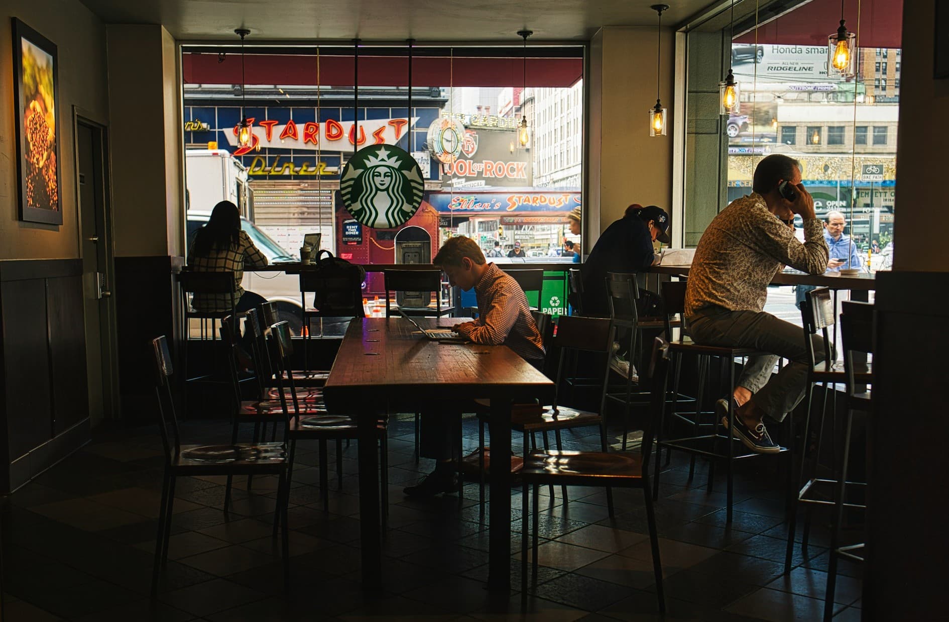 New Yorkers in a cafe. 