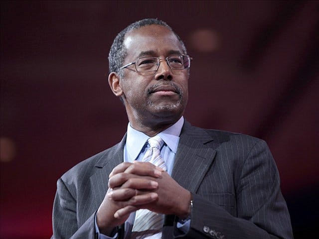 Fighting the Establishment: Ben Carson Joins Donald Trump at Front of GOP Field