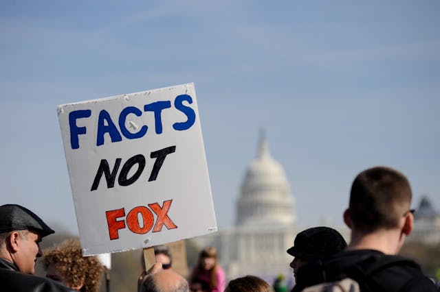 10 Reasons Fox News Is Just As Fake As CNN