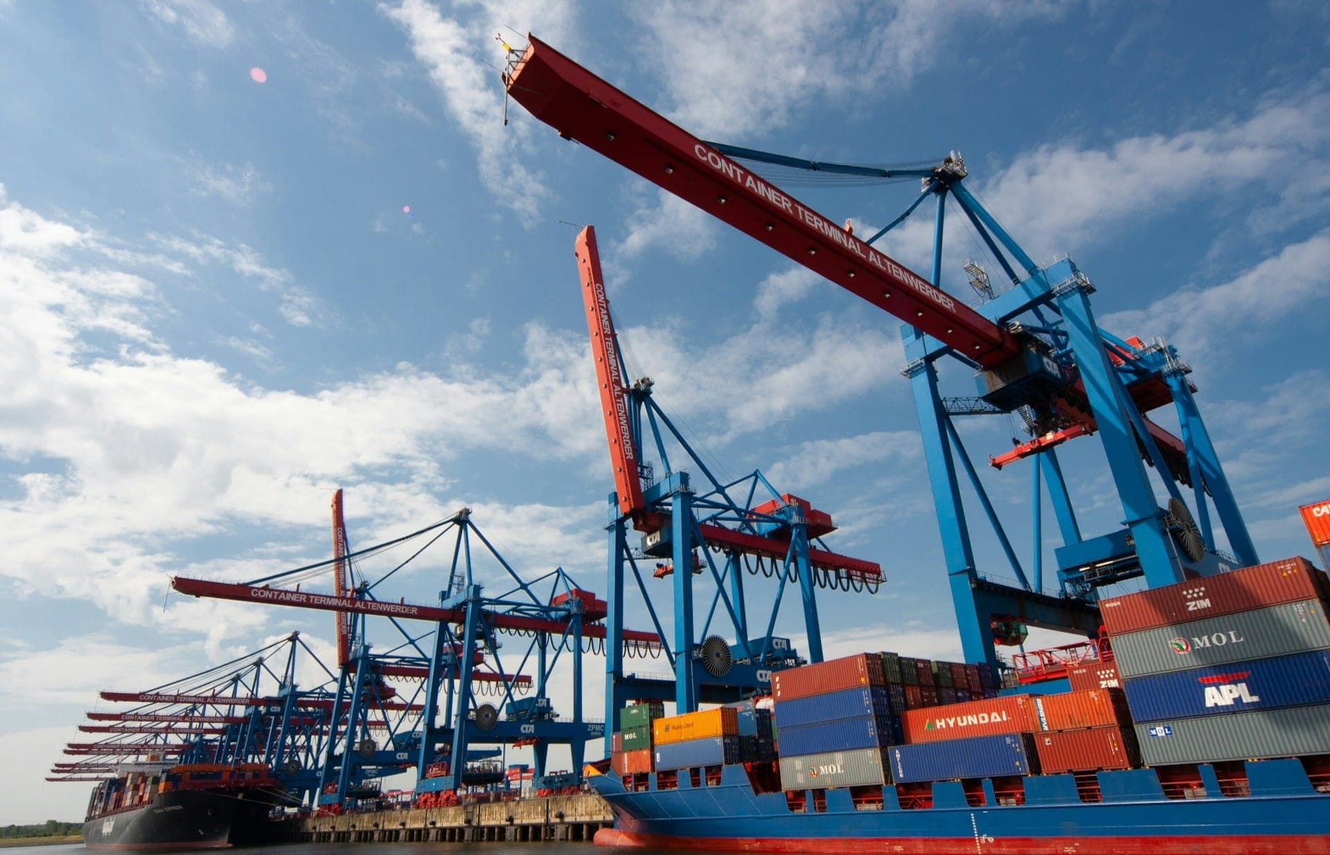 Who Wins a Trade War? Not Independent Voters